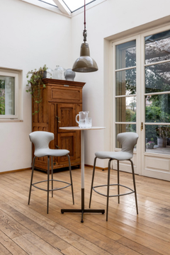 Poltrona-Frau_THE-COLLECTION---TABLES-AND-CHAIRS_qygyxBzFAp.jpeg